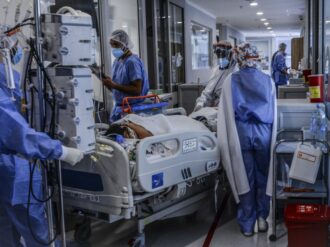 Nueva variante mu detonó letal pico de covid-19 en Colombia, afirman autoridades