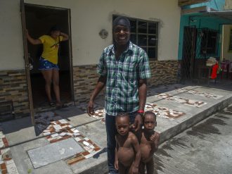 Haitianos huyen de la pobreza y luchan por no quedar atrapados en México