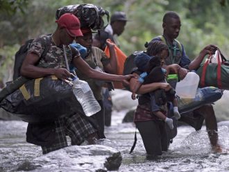 «Si no tiene Dios, no llega»: el viaje de los haitianos por el Darién colombiano