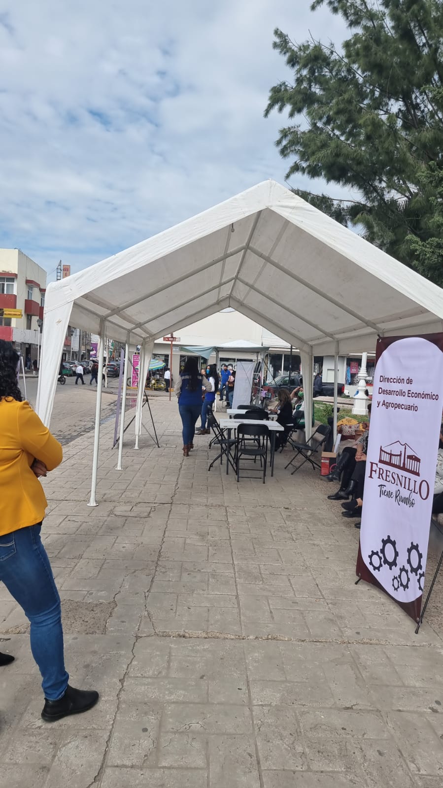 Ofrecen 50 vacantes para trabajar en tiendas de autoservicio