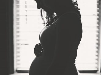 Una embarazada y sus cinco hijos, entre los casi 300 migrantes rescatados en costas españolas