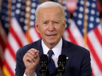 Promete Biden defender el derecho al aborto