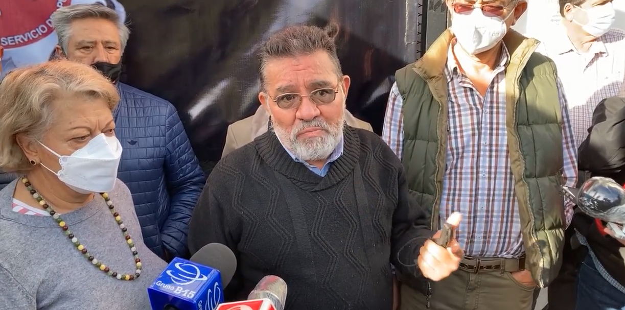 Profesores toman edificios por falta de pago