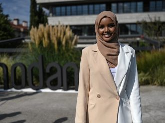 La supermodelo Halima Aden se pasa a la «moda modesta» para las musulmanas