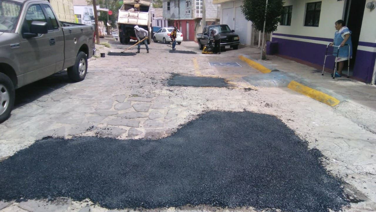 Reparan desperfectos en vialidades capitalinas causadas por las fuertes lluvias 