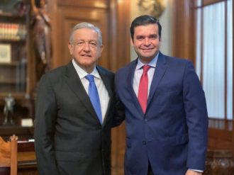 AMLO se rodea de gobernadores de derecha