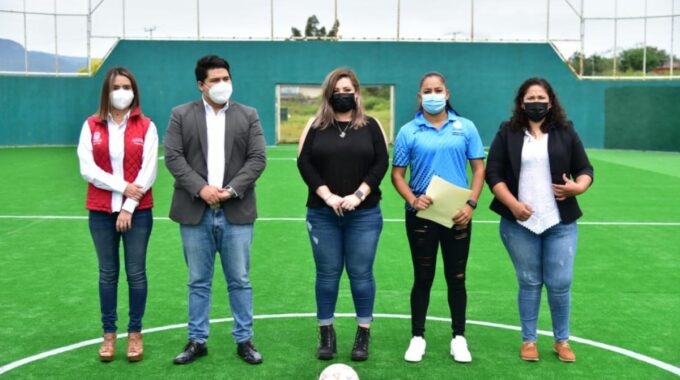 Rescatan cancha de fútbol en municipio de Apozol