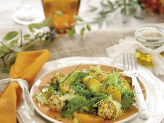 Ensalada con naranja, queso y pistaches