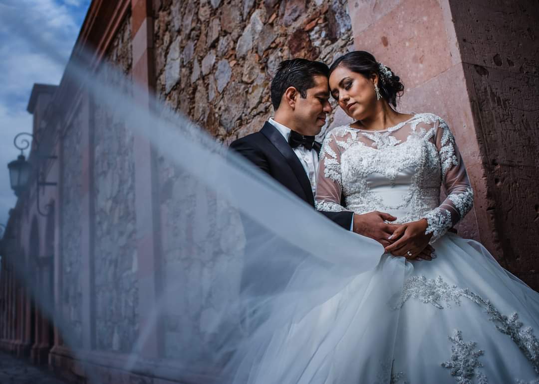 Karla y Hugo unen sus vidas en matrimonio
