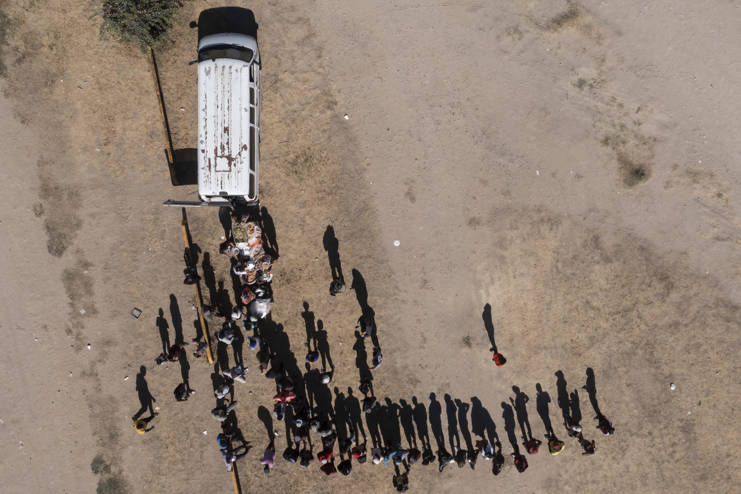 Tensión en campamento de migrantes haitianos tras sorpresivo operativo policial