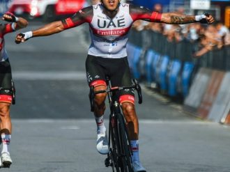 El colombiano Molano gana al esprint y es el primer líder en Sicilia