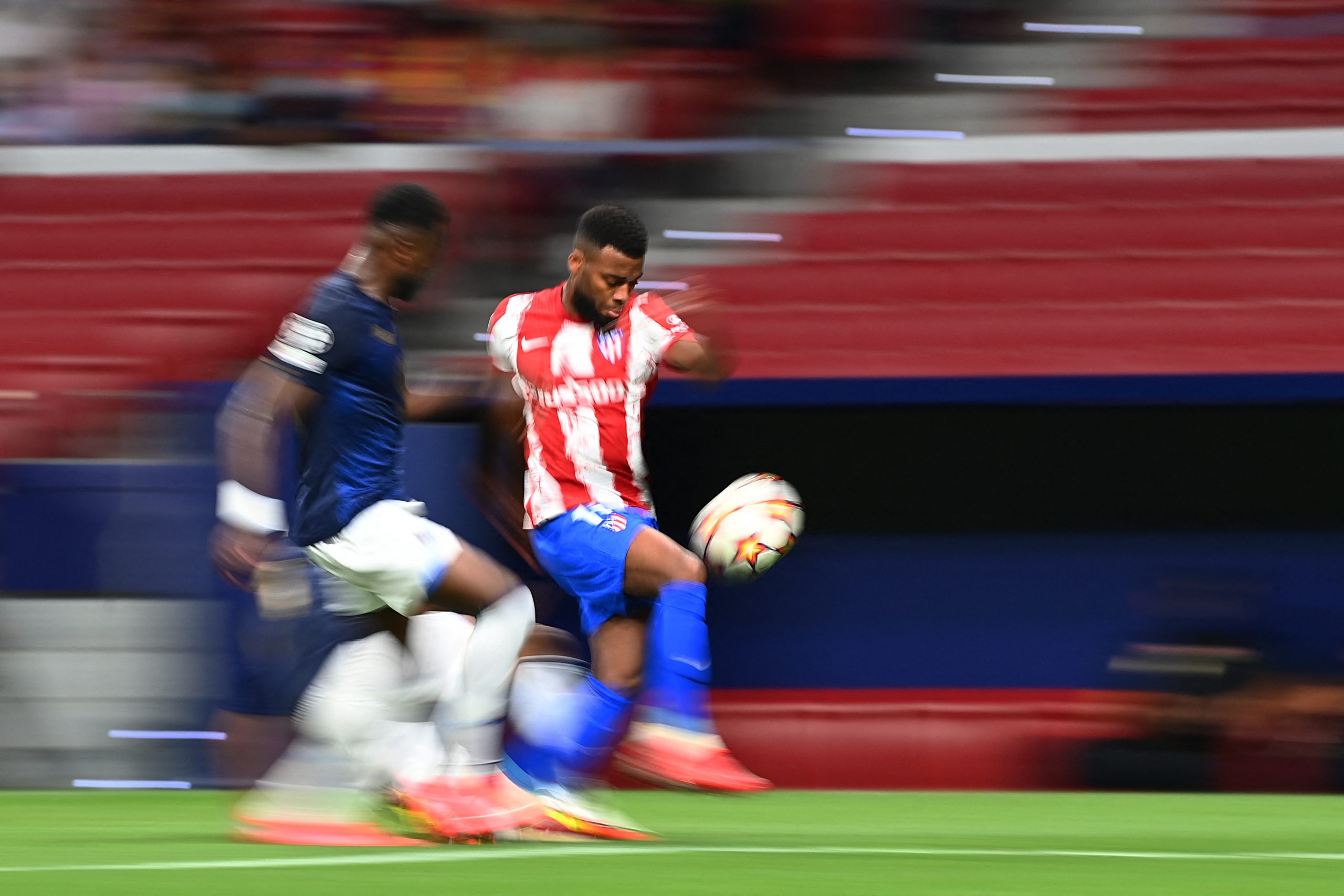Lemar sufre una lesión muscular en un muslo