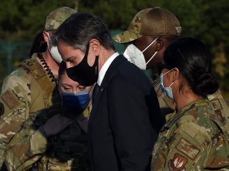 Los talibanes deben ganarse su legitimidad ante el mundo: Blinken