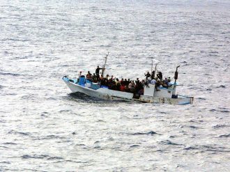 Rescatan en Francia a 108 migrantes que intentaban alcanzar Inglaterra por mar
