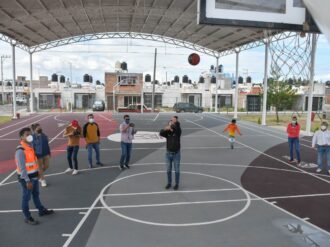Entregan cancha multideportiva a La Comarca