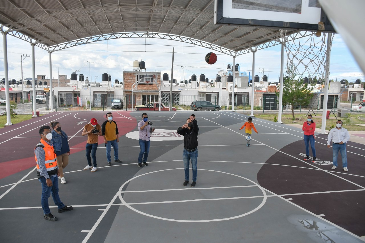 Entregan cancha multideportiva a La Comarca