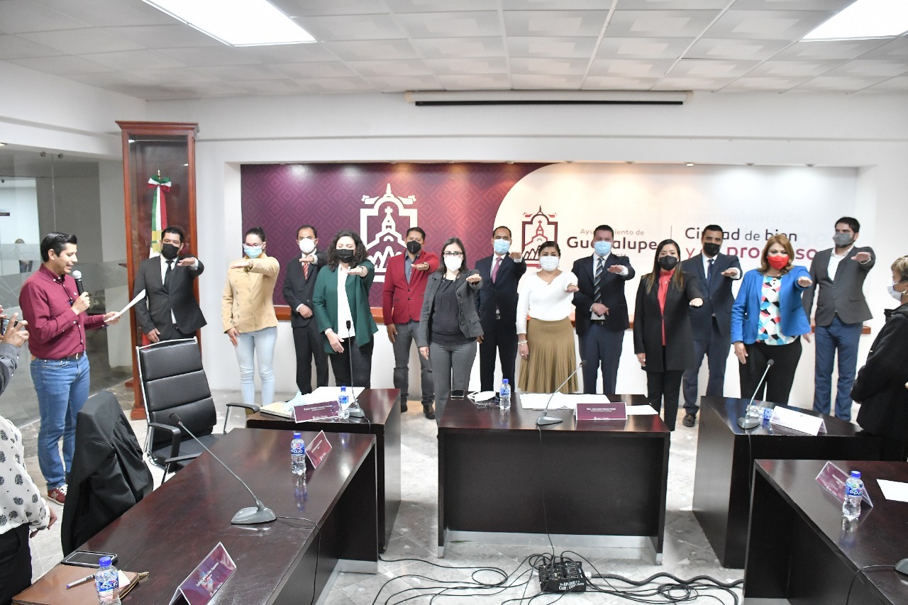 Conforman gabinete de Guadalupe con equidad de género
