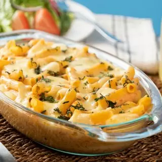 Pasta cremosa en salsa de jitomate