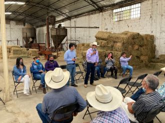 Se compromete Mario Córdova con los ganaderos