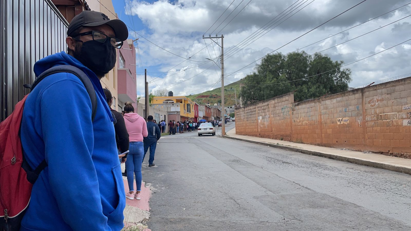 Largas filas para la aplicación de segunda dosis a jóvenes de 18 a 29 años