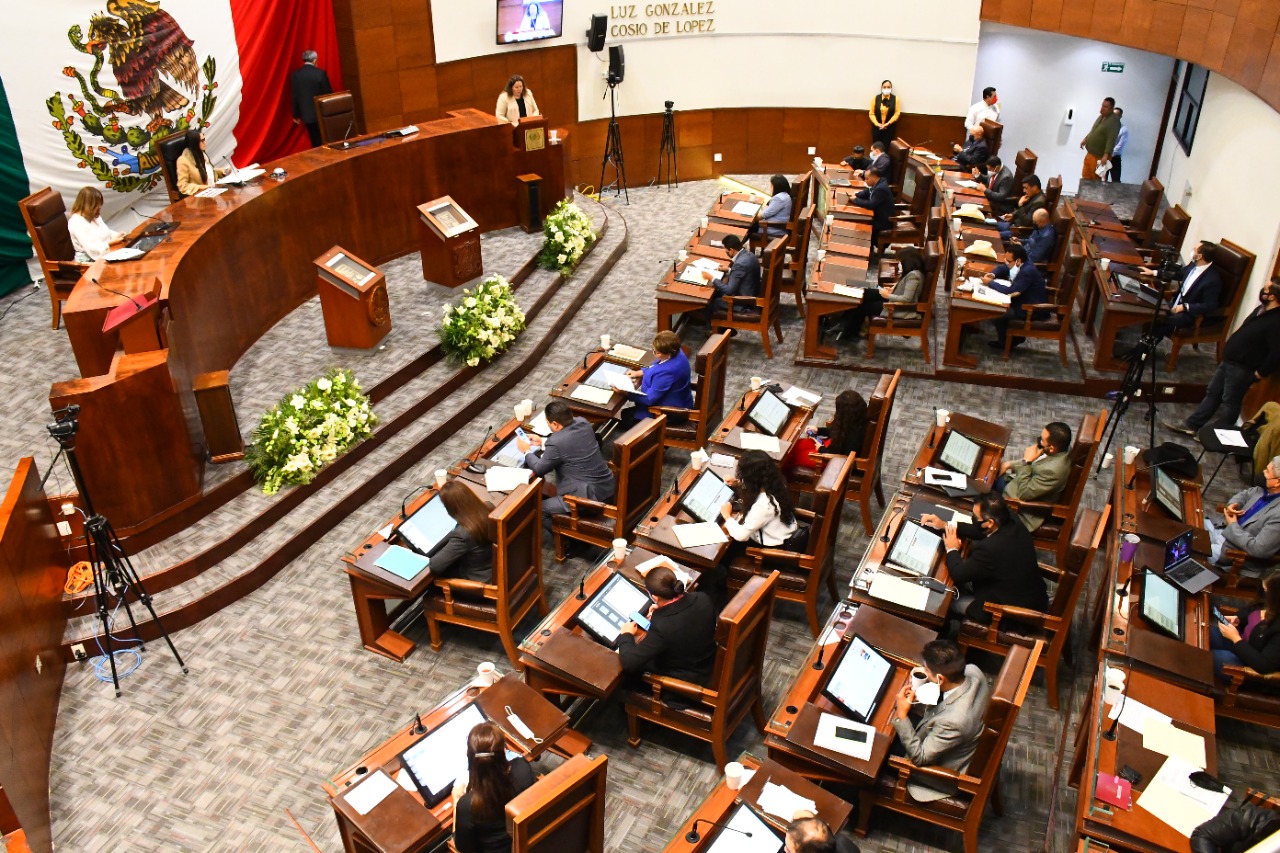 Entre dimes y diretes aprueban cambio de sede para toma de protesta