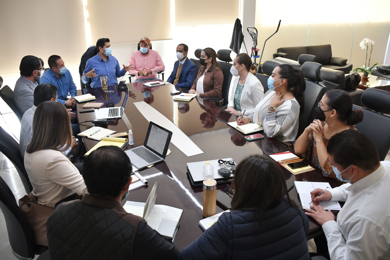 En reunión de gabinete, exhorta Julio César Chávez a servir a los guadalupenses con esmero y rectitud.
