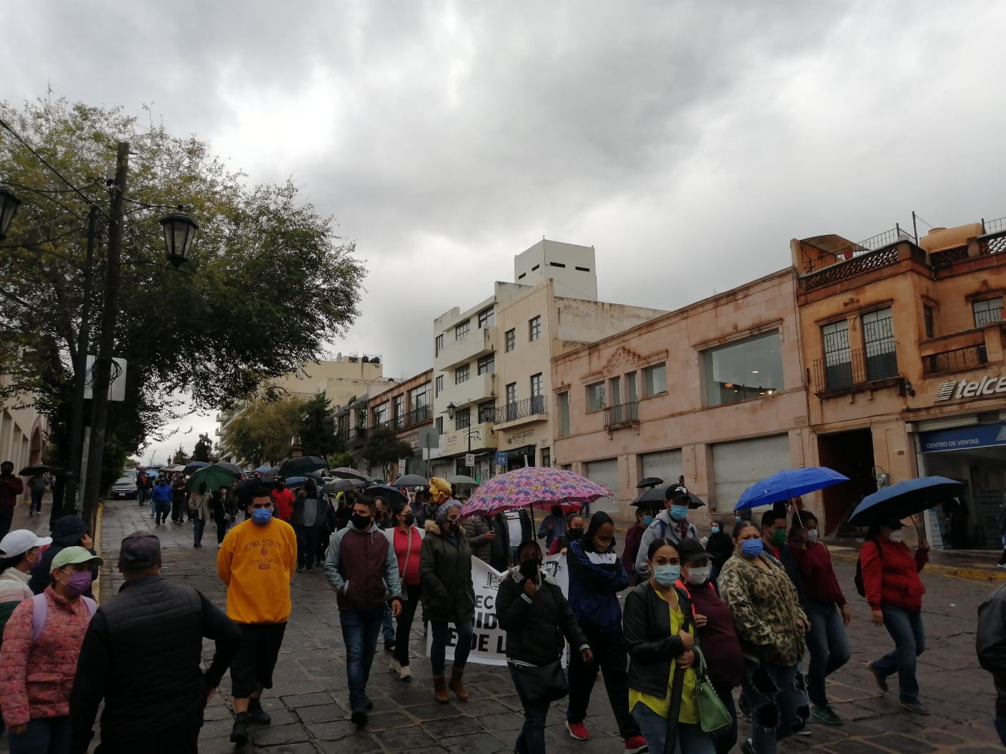 Trabajadores se manifiestan en el centro histórico de la capital.