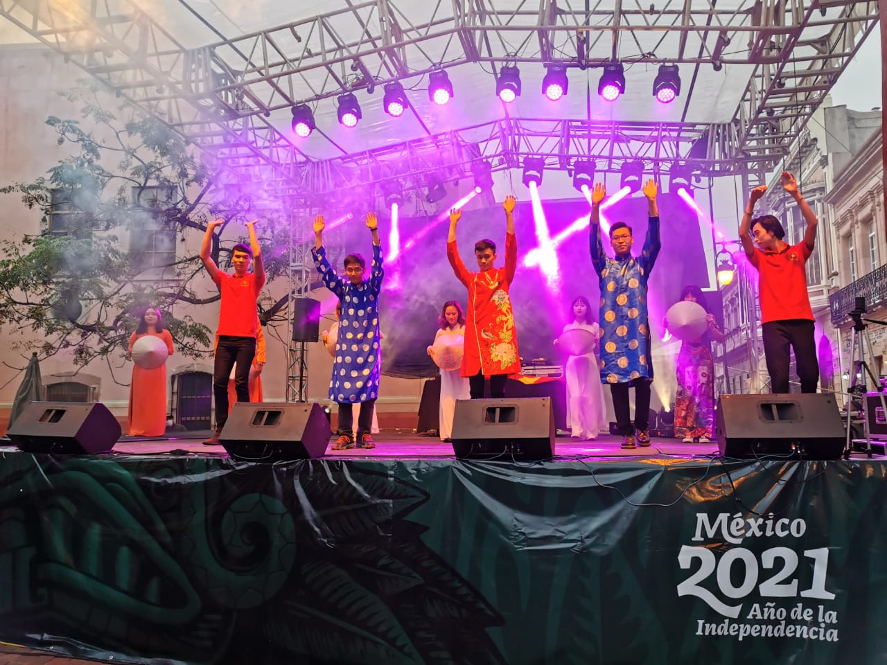 Alumnos vietnamitas de la UAZ presentes en evento por la Consumación de la Independencia de México 