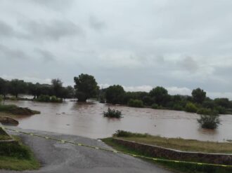 El Ayuntamiento de Río Grande realiza trabajos de prevención, resguardo y atención en las inmediaciones del Río Aguanaval.