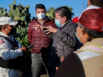 David Monreal atiende afectados por las lluvias en el municipio de Genaro Codina