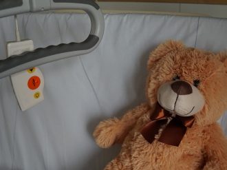Viven con miedo de perder a su pequeño hijo por el cáncer