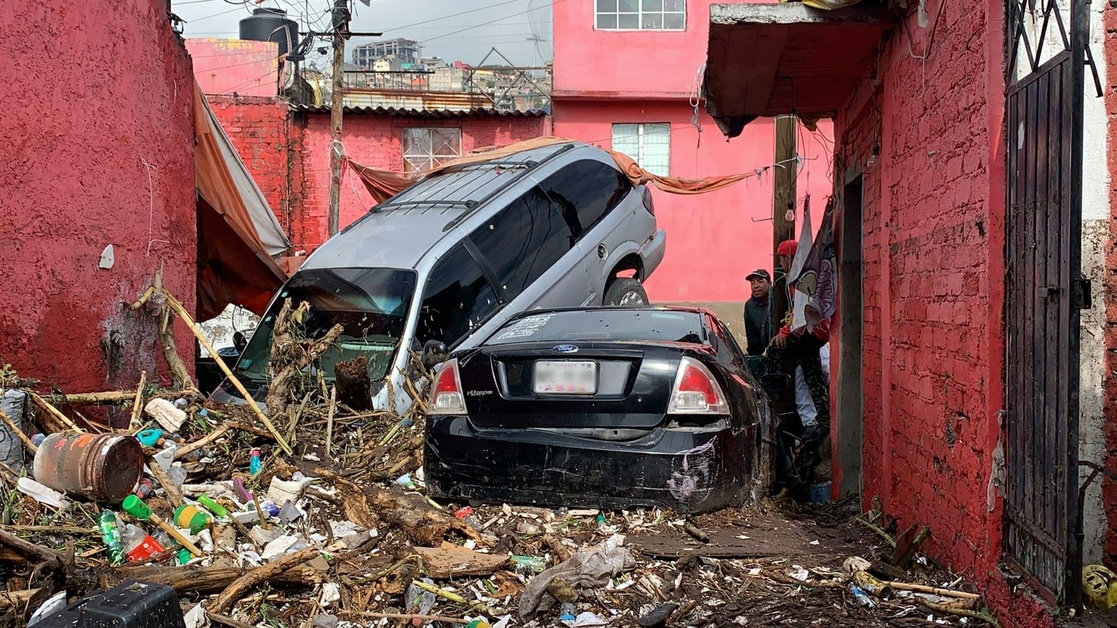 Fuertes lluvias provocan desastres en Ecatepec