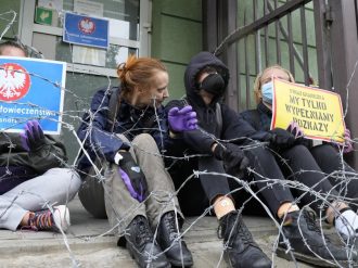 Polonia envía SMS disuasorios a potenciales migrantes en frontera con Bielorrusia