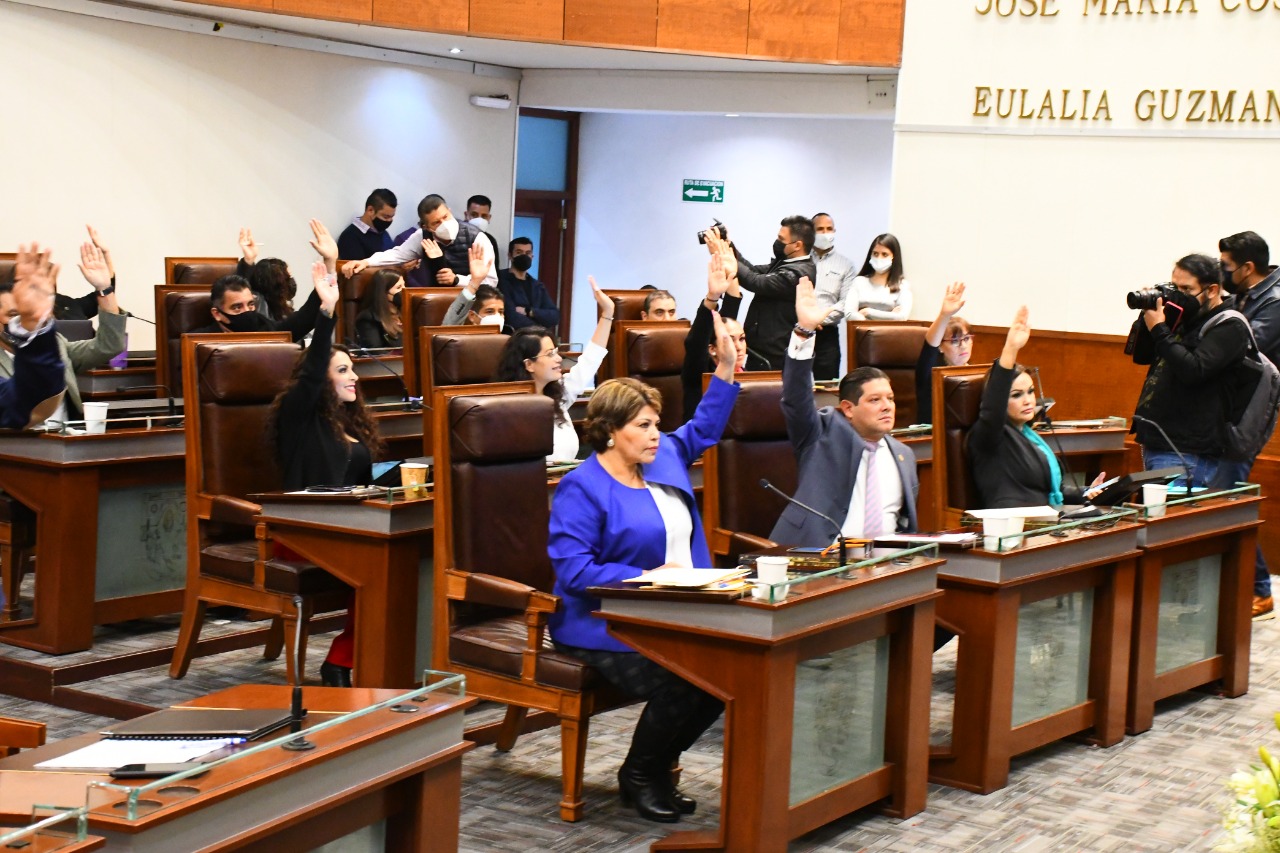 Entre dimes y diretes aprueban cambio de sede para toma de protesta