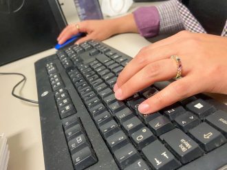 En la zozobra, cientos de trabajadores del gobierno estatal