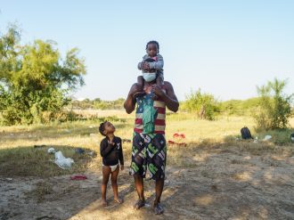 Lidian haitianos con ira y violencia luego de ser deportados