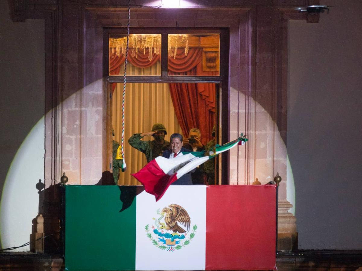 Realzan la belleza zacatecana con fuegos pirotécnicos