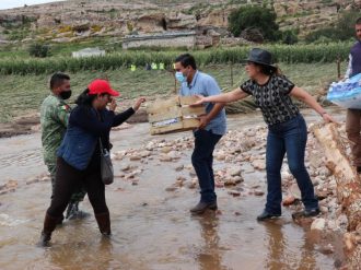 SEDIF realiza entrega de de viveres donados por la sociedad zacatecana en Genaro Codina y Cuauhtémoc