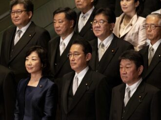Parlamento japonés elige a Fumio Kishida como primer ministro