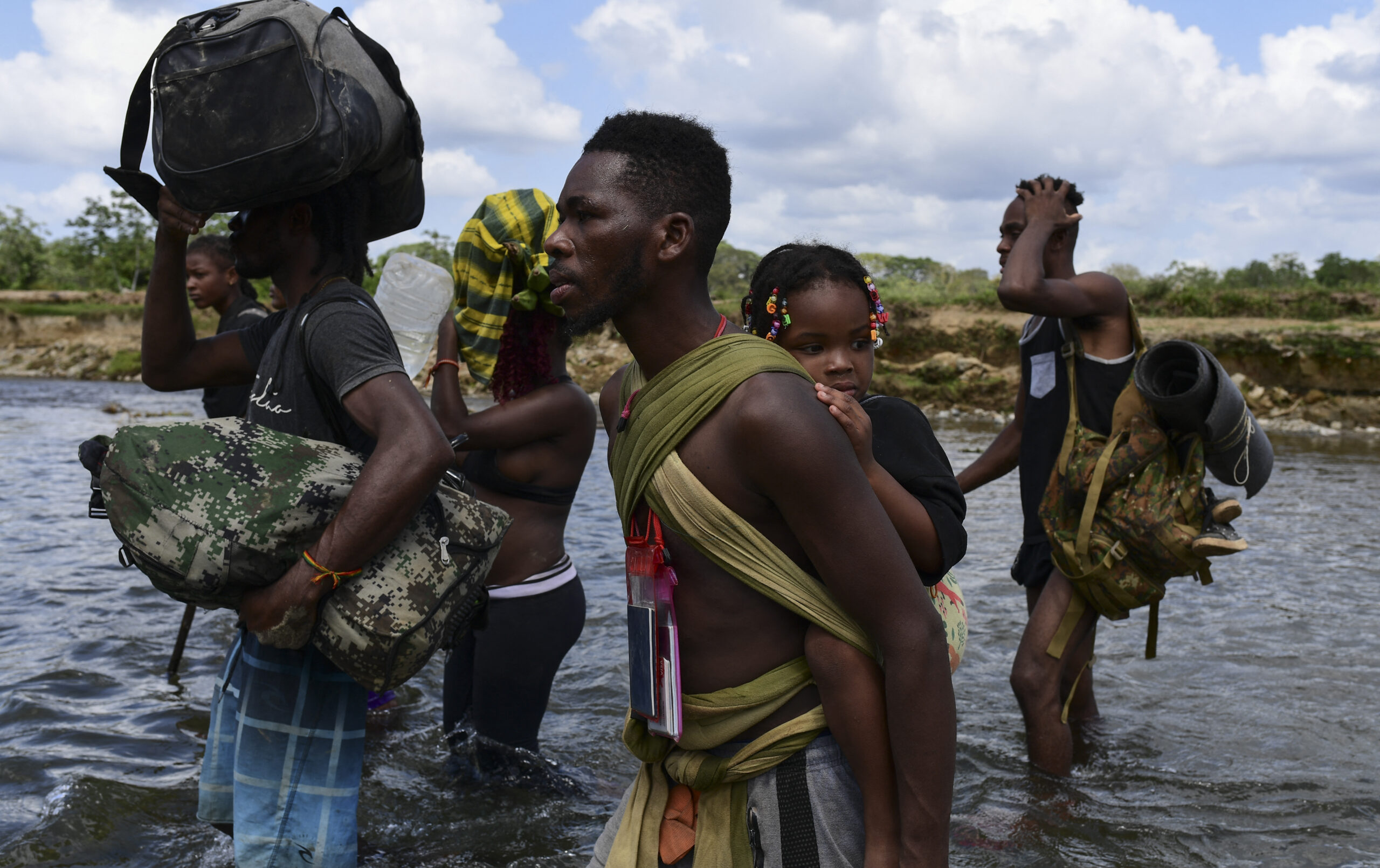Padecen más de 19 mil niños la crudeza de la migración forzada entre Colombia y Panamá