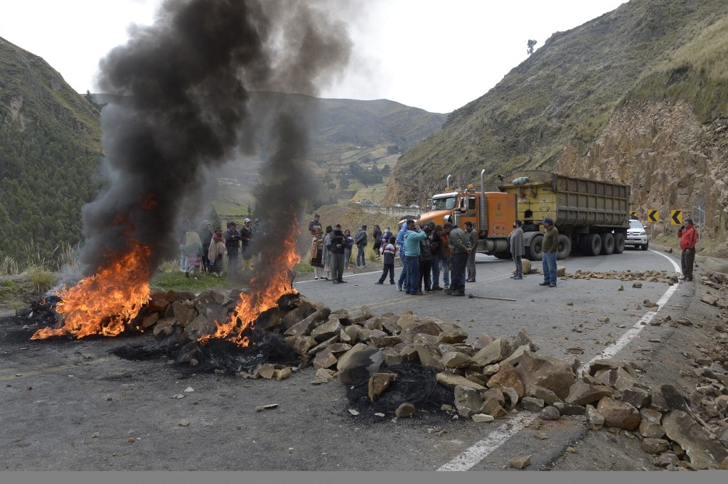 Indígenas de Ecuador bloquean varias carreteras en protesta contra gobierno