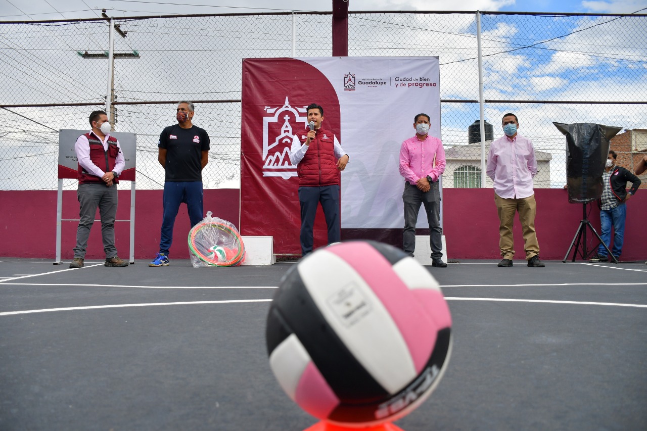 Entregan espacios deportivos rehabilitados en colonias de Guadalupe