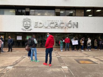Urge orden en la SEZ; maestros exigen pago y asignación de plazas