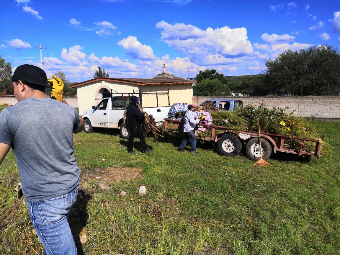 Dan mantenimiento a cementerios de Tepetongo