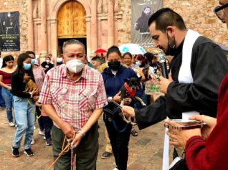 Bendicen a las mascotas en Luis Moya