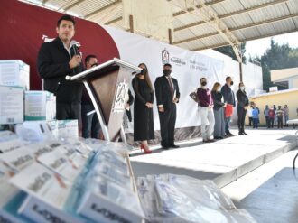 Entrega Chávez Padilla apoyos del programa Aula Segura