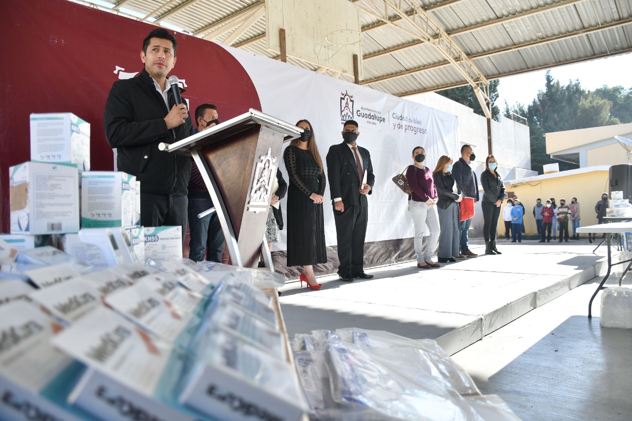 Entrega Chávez Padilla apoyos del programa Aula Segura