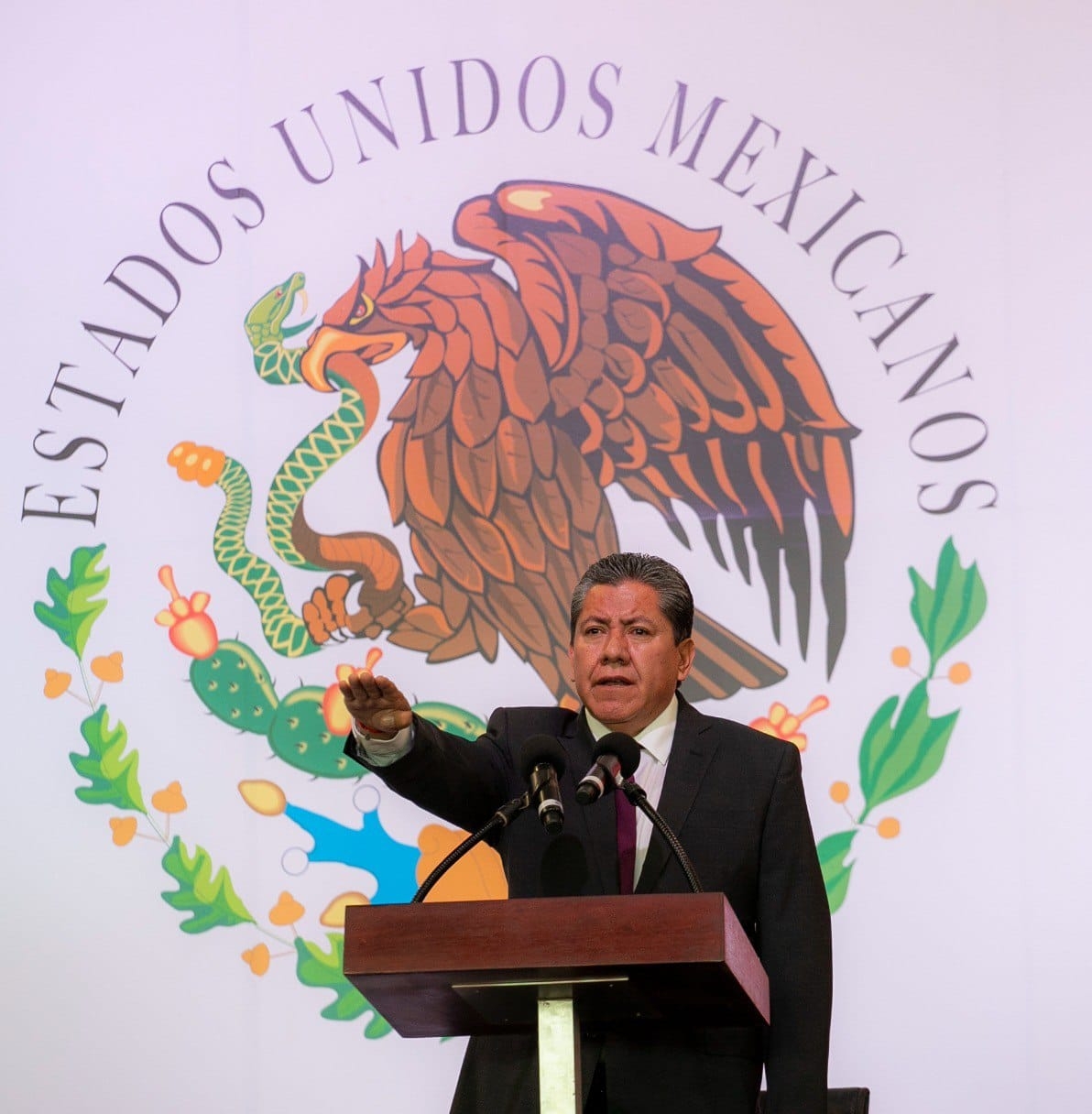 Ignora el gobernador a alcaldes y diputados de oposición