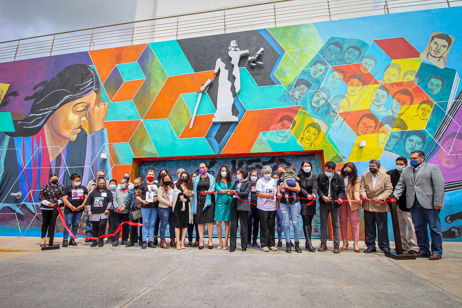 Develan mural en homenaje a los desaparecidos