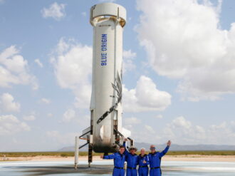 ¡Jeff, transpórtame! El capitán de Star Trek sube a un cohete de Blue Origin